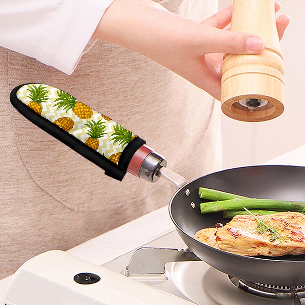 Beige Zig Zag Pineapple Pattern Print Skillet Handle Cover