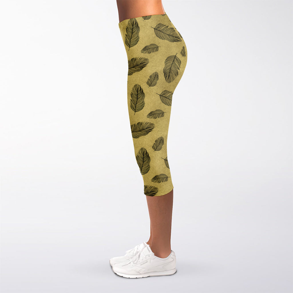 Black And Gold Feather Pattern Print Women's Capri Leggings