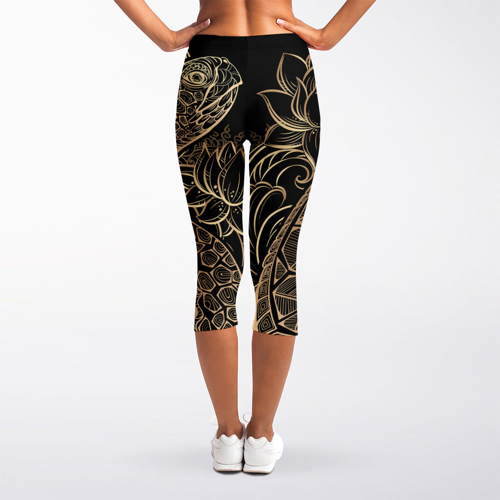 Black And Gold Sea Turtle Print Women's Capri Leggings