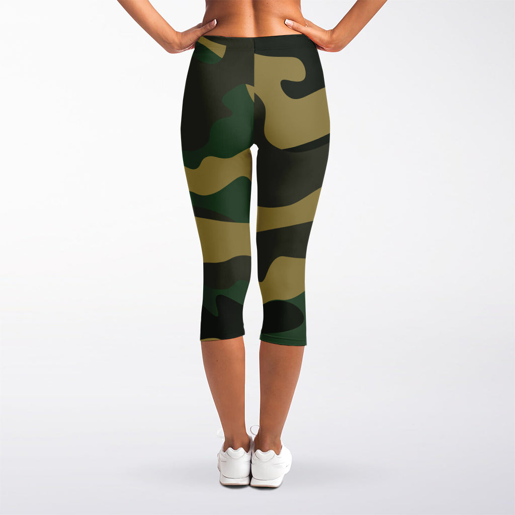 Black And Green Camouflage Print Women's Capri Leggings