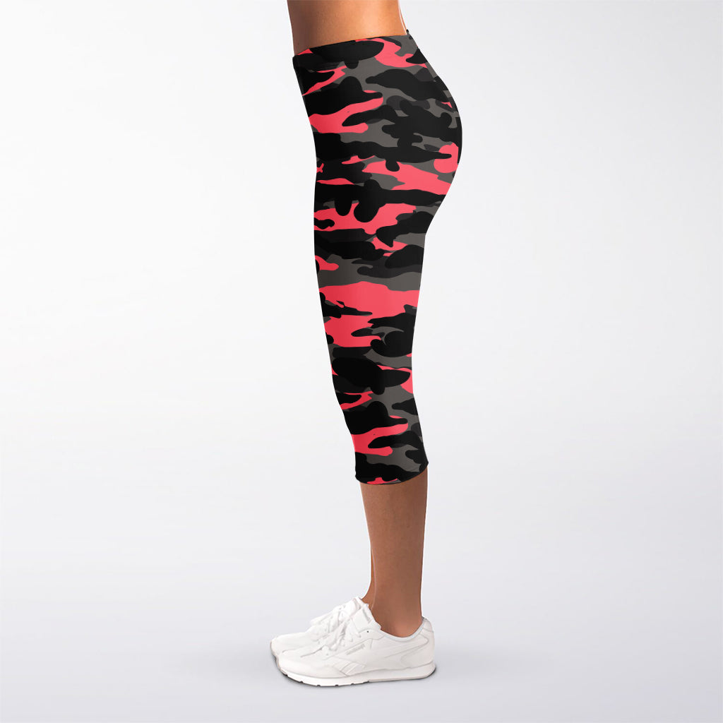 Black And Pink Camouflage Print Women's Capri Leggings