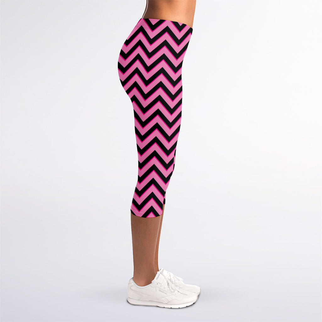 Black And Pink Chevron Pattern Print Women's Capri Leggings