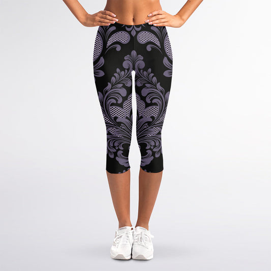 Black And Purple Damask Pattern Print Women's Capri Leggings