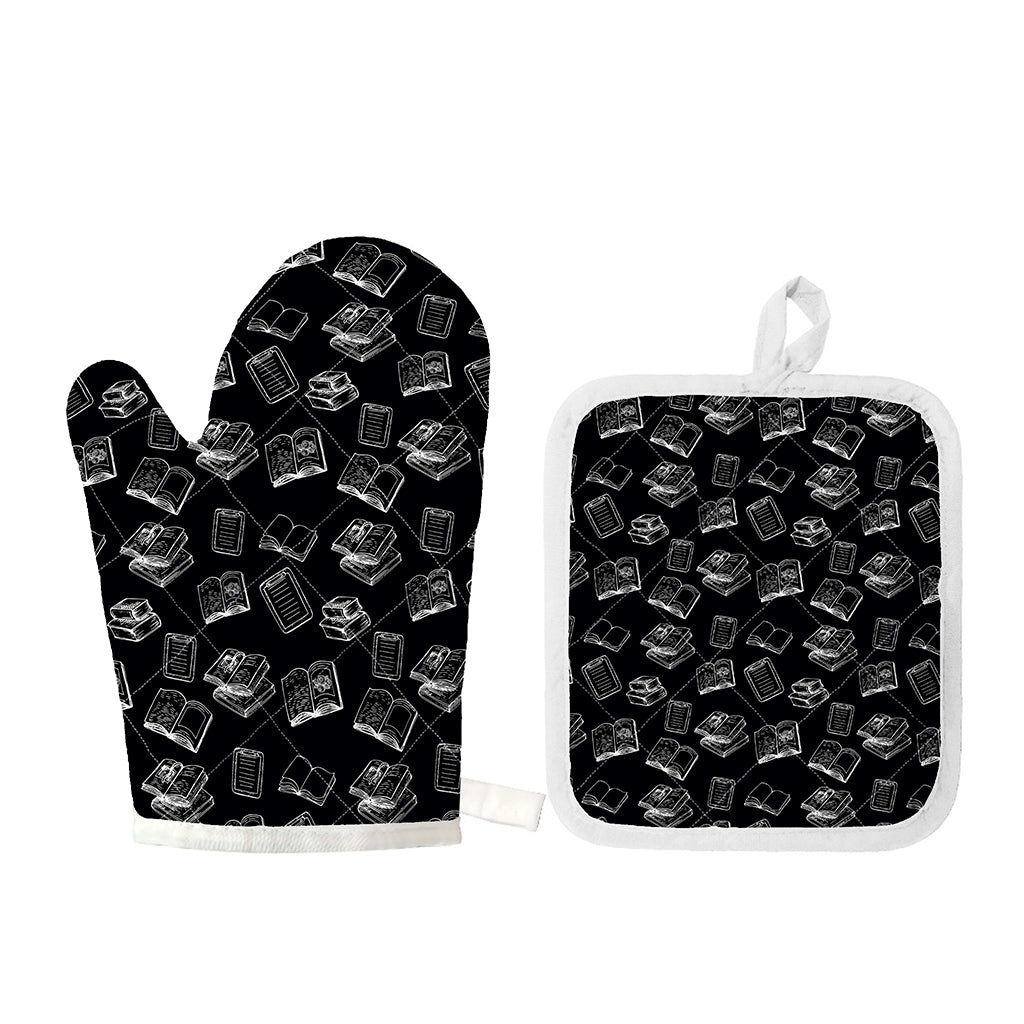 Black And White Books Pattern Print Oven Mitt And Pot Holder Set