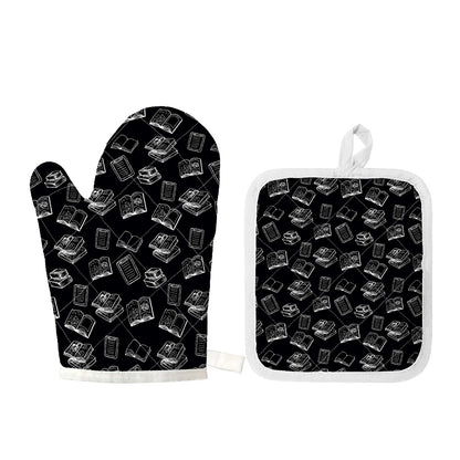 Black And White Books Pattern Print Oven Mitt And Pot Holder Set