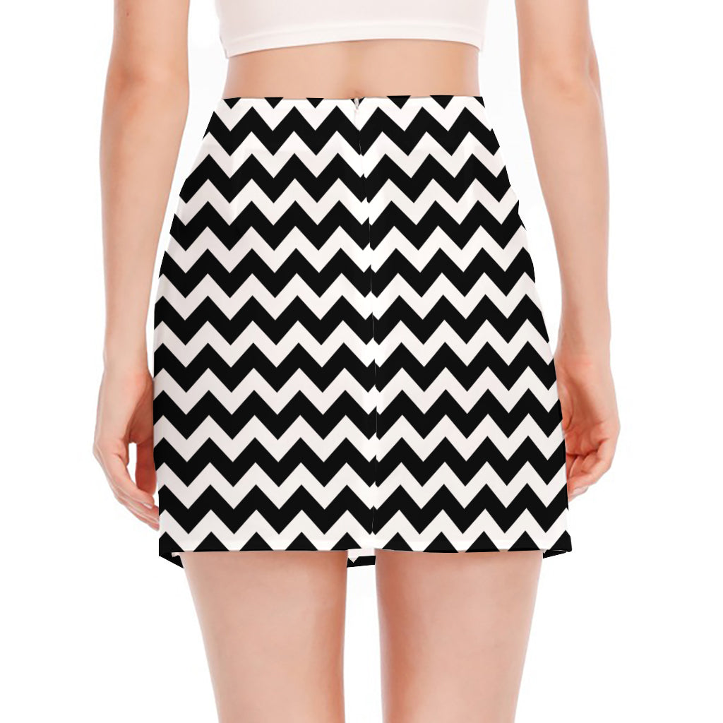 Black And White Chevron Pattern Print Side Slit Mini Skirt