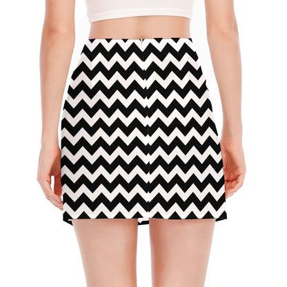 Black And White Chevron Pattern Print Side Slit Mini Skirt
