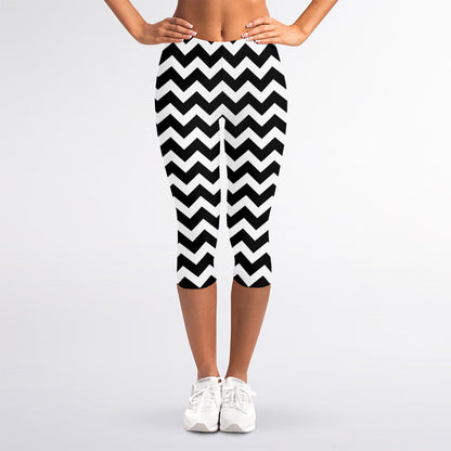 Black And White Chevron Pattern Print Women's Capri Leggings