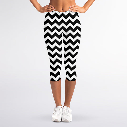 Black And White Chevron Pattern Print Women's Capri Leggings