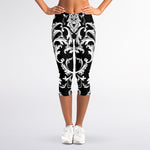 Black And White Damask Pattern Print Women's Capri Leggings