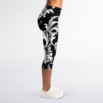 Black And White Damask Pattern Print Women's Capri Leggings