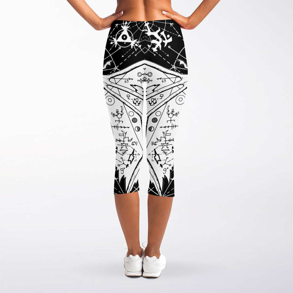 Black And White Demon Wicca Print Women's Capri Leggings