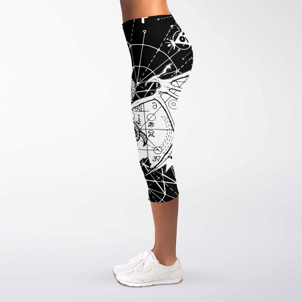 Black And White Demon Wicca Print Women's Capri Leggings