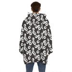 Black And White Eyeball Pattern Print Hoodie Blanket