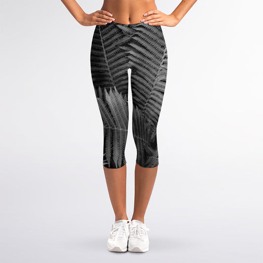 Black And White Fern Leaf Print Women's Capri Leggings