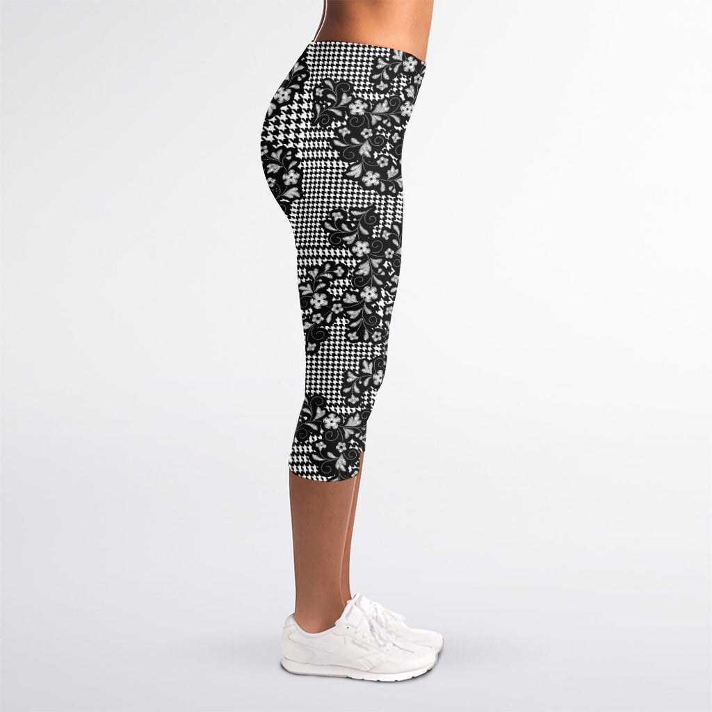 Black And White Floral Glen Plaid Print Women's Capri Leggings