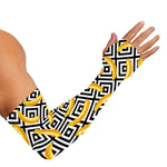 Black And White Geometric Banana Print Sun Protection Arm Sleeves