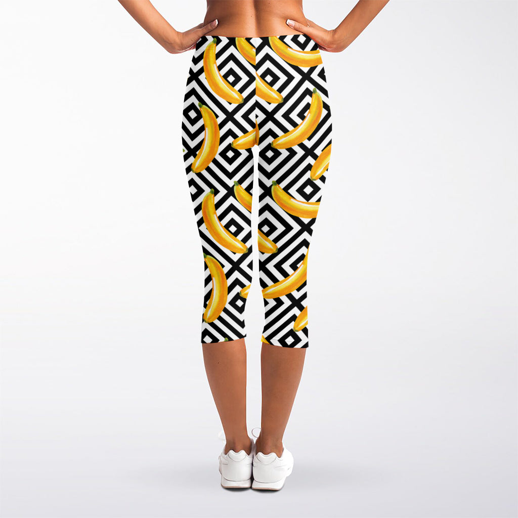 Black And White Geometric Banana Print Women's Capri Leggings