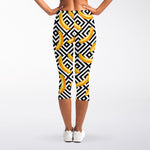 Black And White Geometric Banana Print Women's Capri Leggings