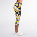 Black And White Geometric Banana Print Women's Capri Leggings