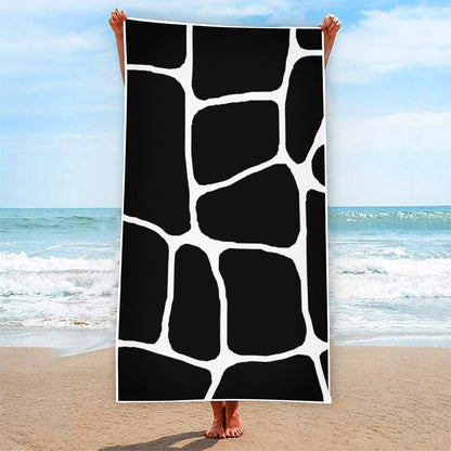 Black And White Giraffe Pattern Print Beach Towel