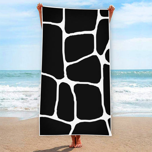 Black And White Giraffe Pattern Print Beach Towel