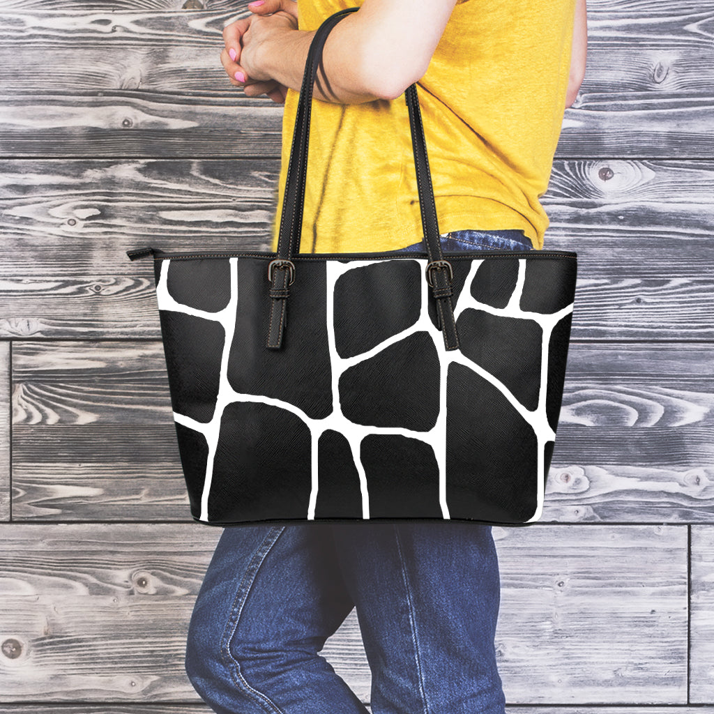 Black And White Giraffe Pattern Print Leather Tote Bag