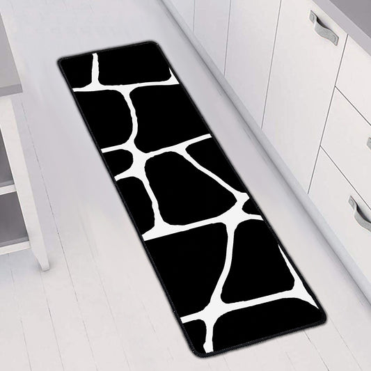 Black And White Giraffe Pattern Print Long Kitchen Mat