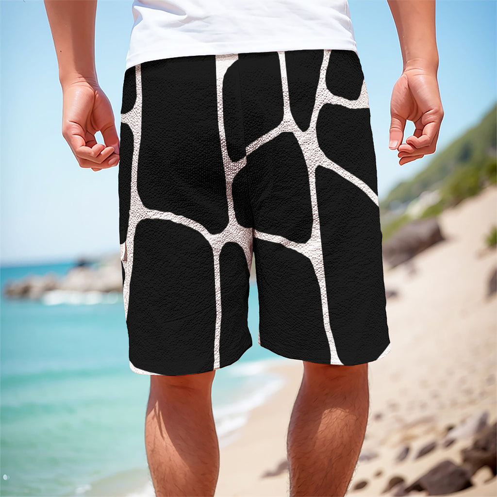 Black And White Giraffe Pattern Print Men's Cargo Shorts