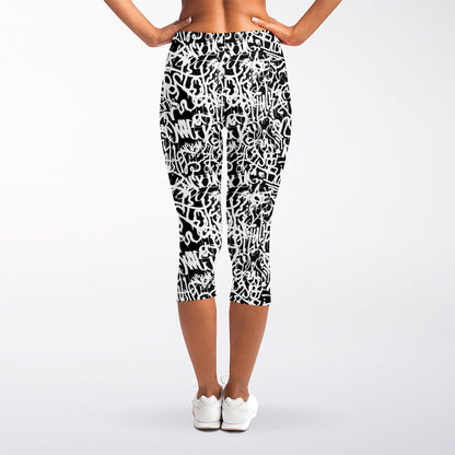 Black And White Graffiti Pattern Print Women's Capri Leggings