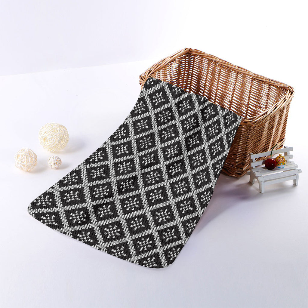 Black And White Knitted Pattern Print Towel