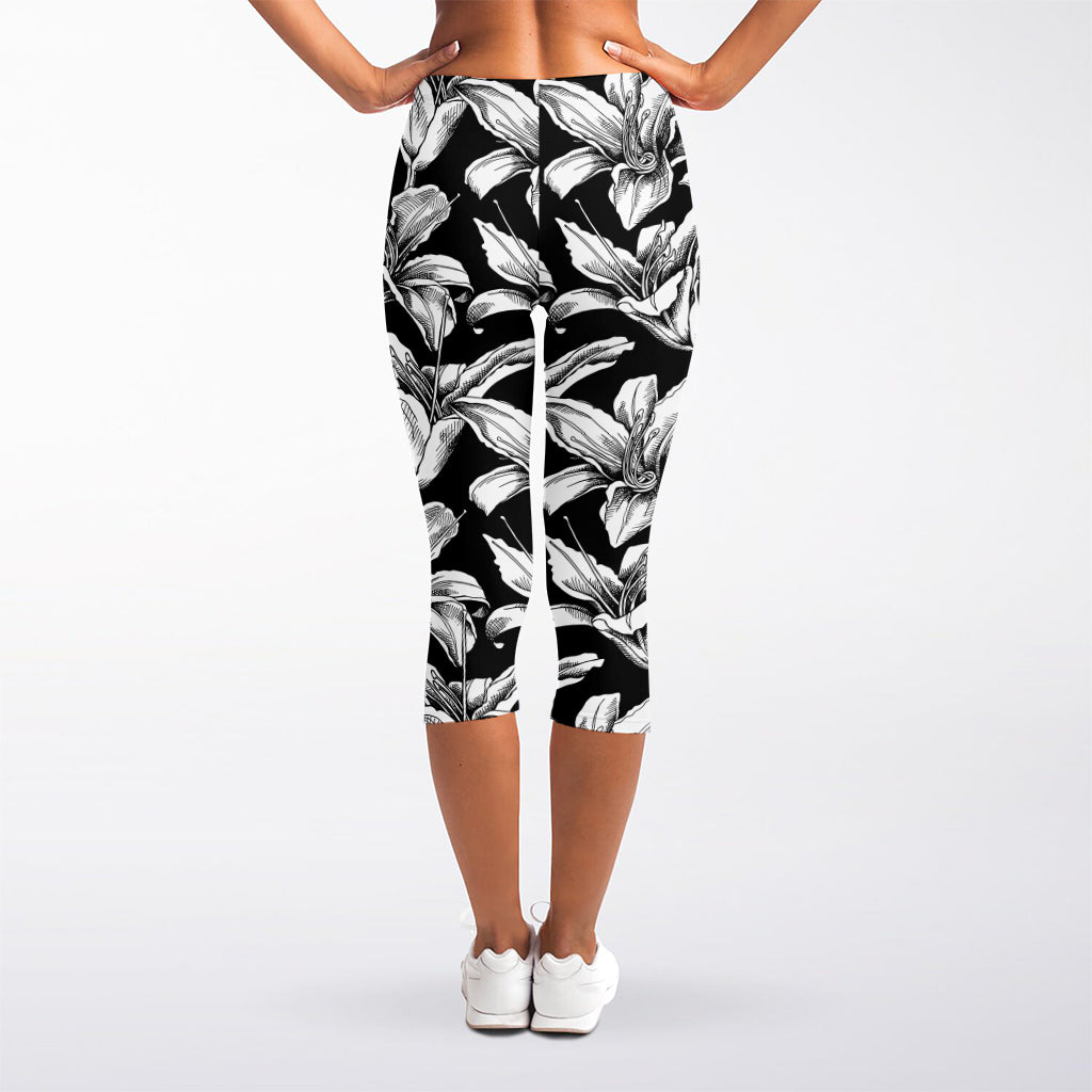 Black And White Lily Pattern Print Women's Capri Leggings