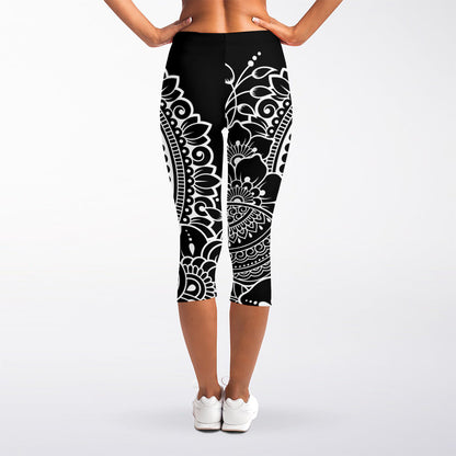 Black And White Lotus Flower Print Women's Capri Leggings