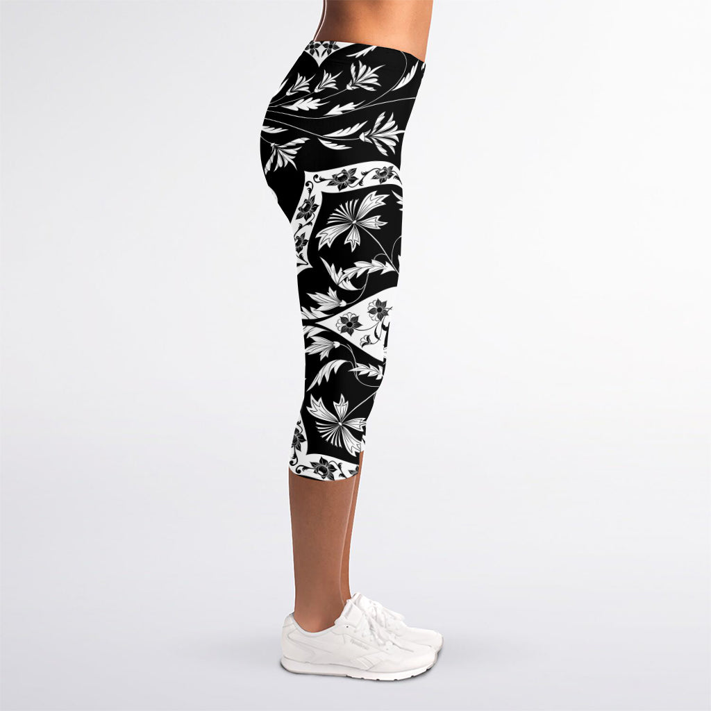 Black And White Lotus Mandala Print Women's Capri Leggings