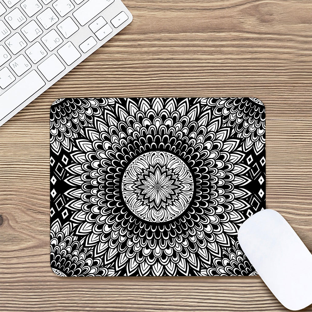 Black And White Mandala Print Mouse Pad