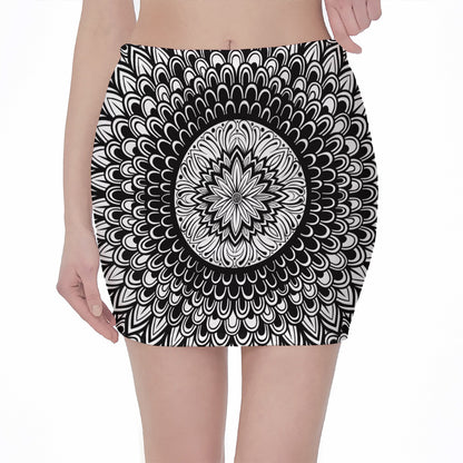 Black And White Mandala Print Pencil Mini Skirt
