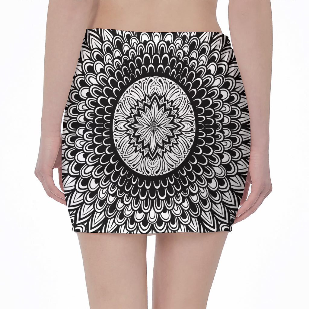 Black And White Mandala Print Pencil Mini Skirt