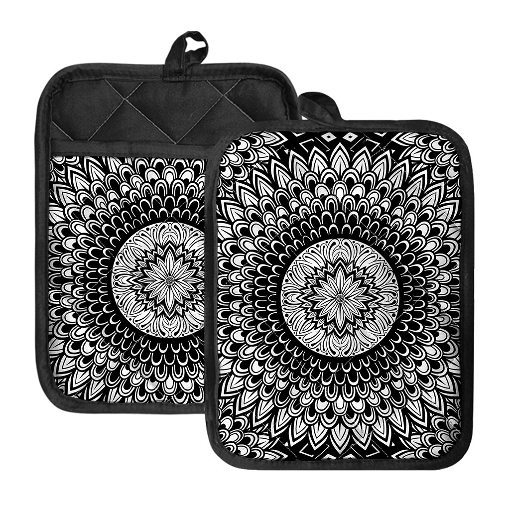 Black And White Mandala Print Pot Holders With Pocket