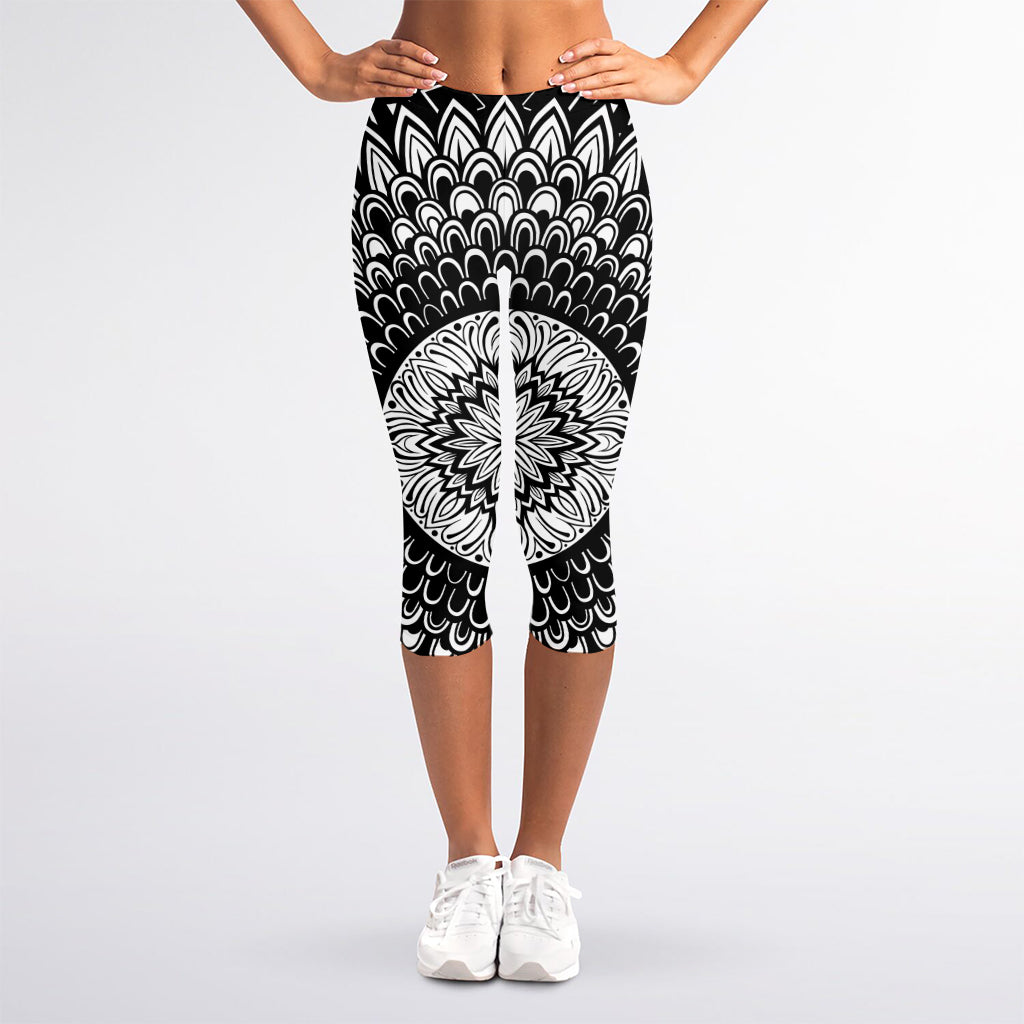 Black And White Mandala Print Women's Capri Leggings