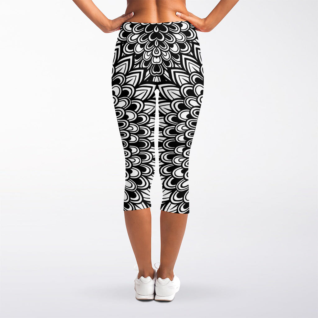 Black And White Mandala Print Women's Capri Leggings