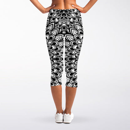 Black And White Mandala Print Women's Capri Leggings