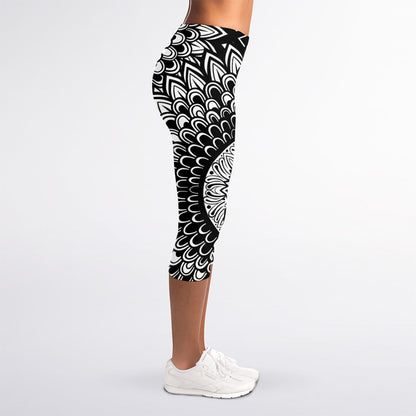 Black And White Mandala Print Women's Capri Leggings