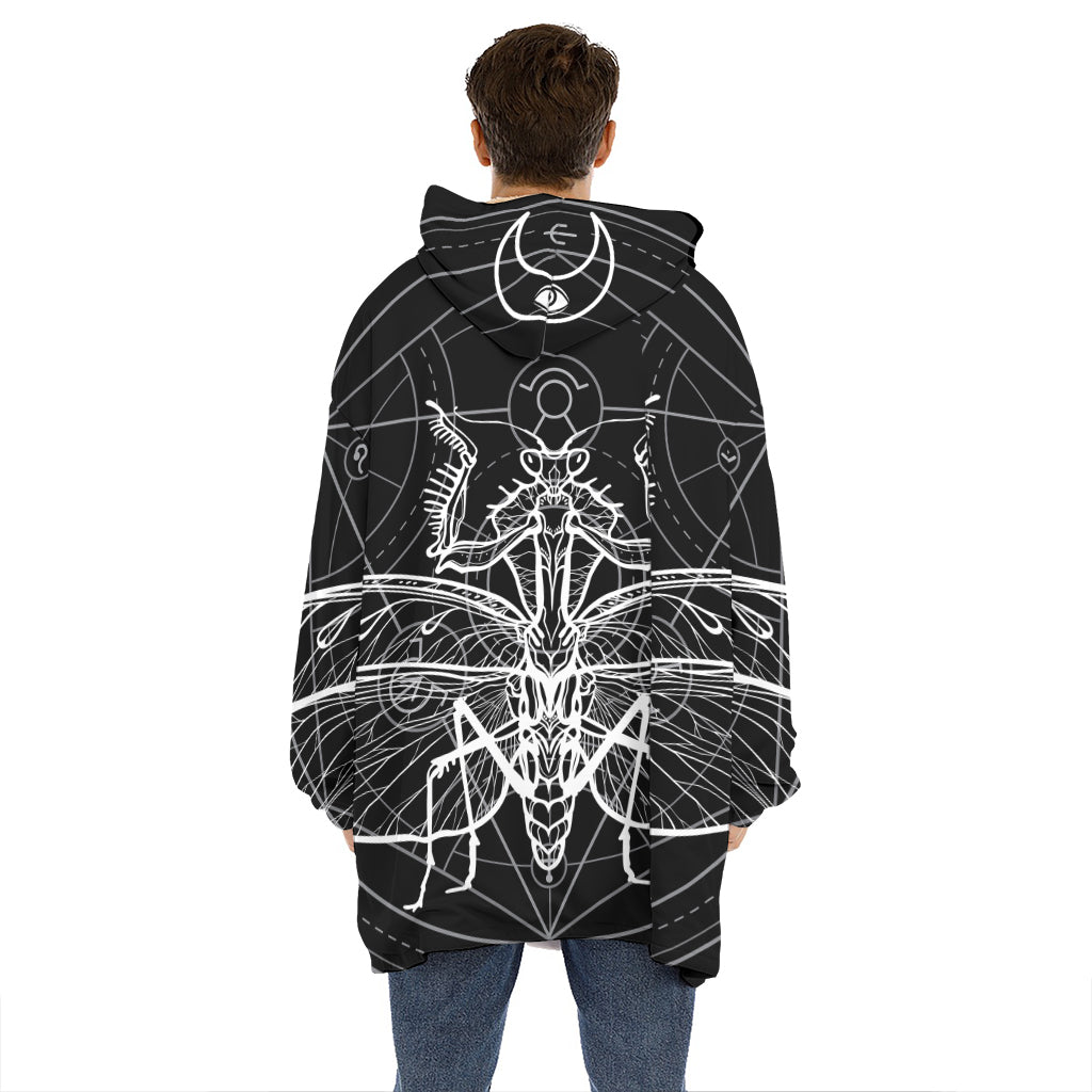 Black And White Mantis Spirit Print Hoodie Blanket