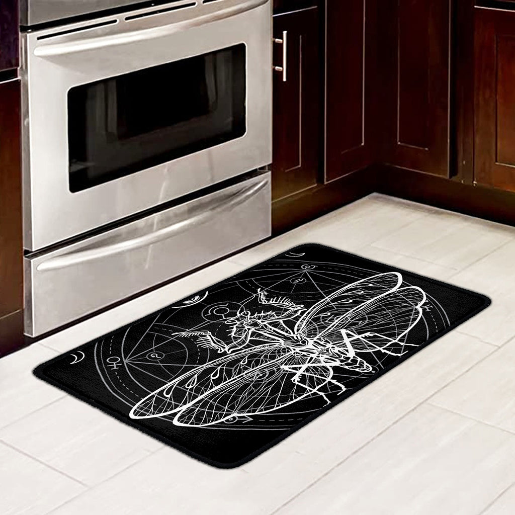 Black And White Mantis Spirit Print Kitchen Mat