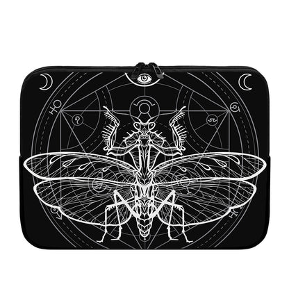 Black And White Mantis Spirit Print Laptop Sleeve