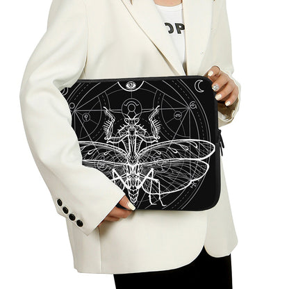 Black And White Mantis Spirit Print Laptop Sleeve