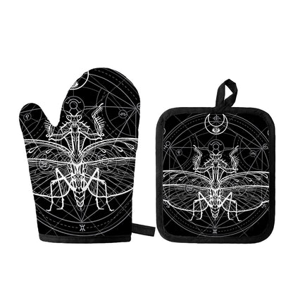 Black And White Mantis Spirit Print Oven Mitt And Pot Holder Set