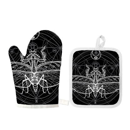 Black And White Mantis Spirit Print Oven Mitt And Pot Holder Set