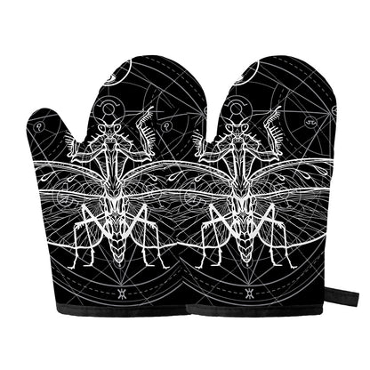 Black And White Mantis Spirit Print Oven Mitts