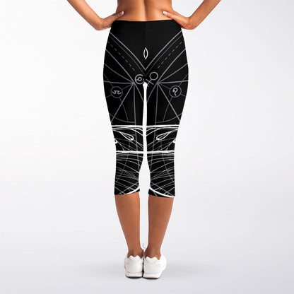 Black And White Mantis Spirit Print Women's Capri Leggings